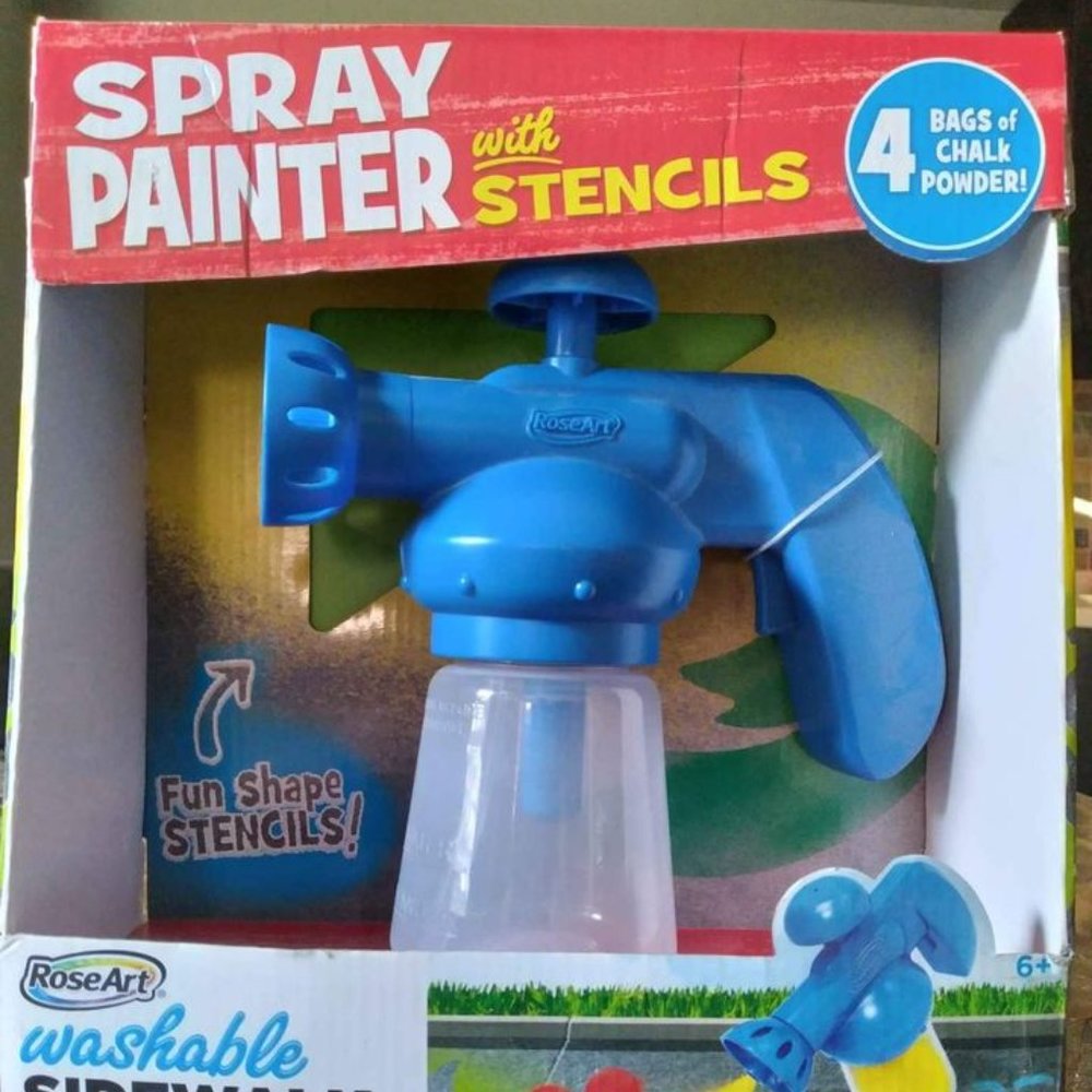 Kids Sidewalk Chalk Spray Painter With Stencils- Washable- New In Box